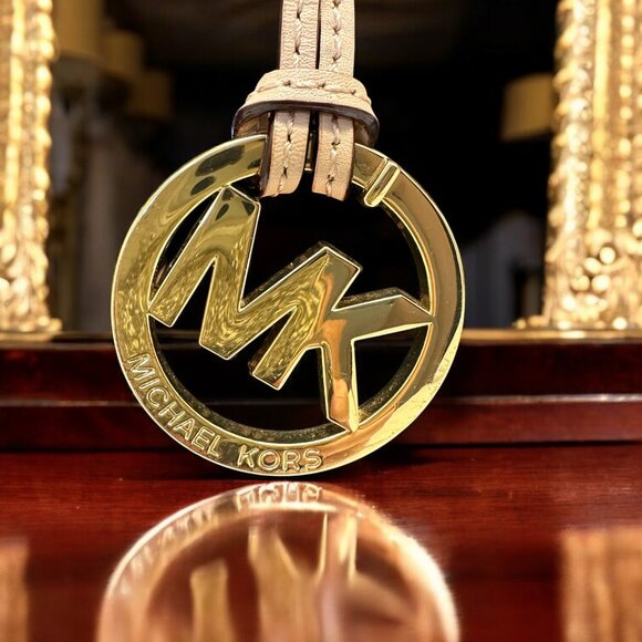 Michael Michael Kors Black/Beige Large Signature Patent Leather Jet Set Tote - Picture 9 of 16